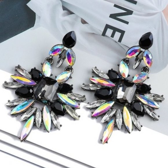 Jewelry - DESIGNER DRAMATIC GUN METAL BLACK/GRAY/IRIDESCENT CHANDELIER DANGLE EARRINGS~NEW